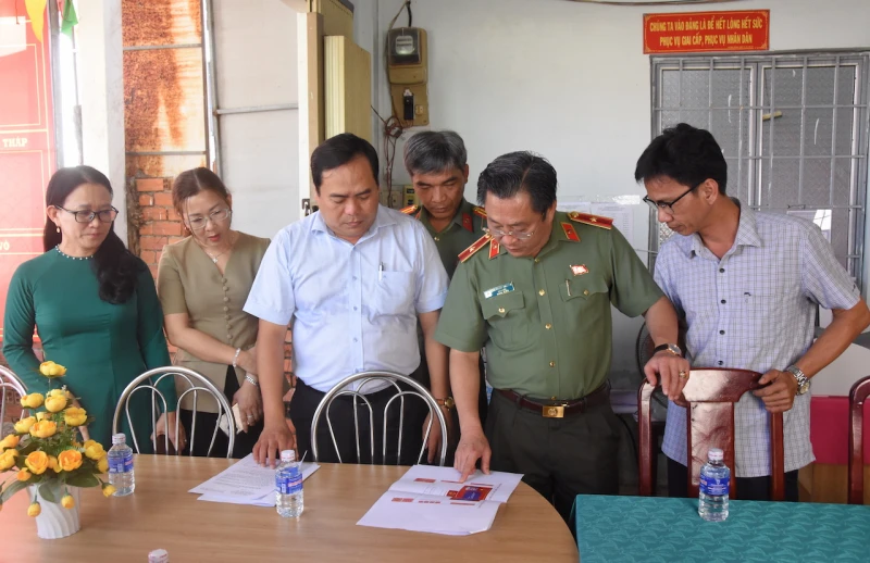 Công an tỉnh Đồng Tháp tổng lực bảo vệ ANTT cho “Ngày hội non sông” Công an tỉnh Đồng Tháp tổng lực bảo vệ ANTT cho “Ngày hội non sông”