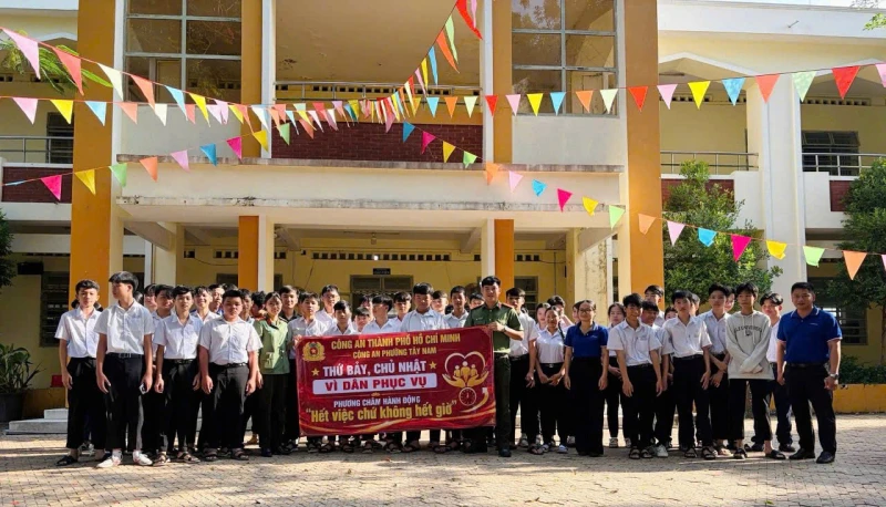 Công an TP Hồ Chí Minh tăng tốc cấp căn cước cho học sinh kịp kỳ thi