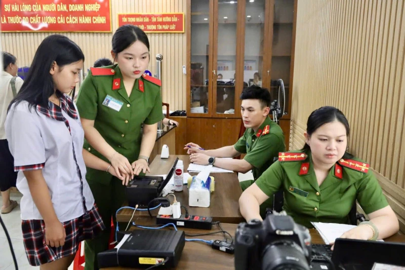 Công an TP Hồ Chí Minh tăng tốc cấp căn cước cho học sinh kịp kỳ thi
