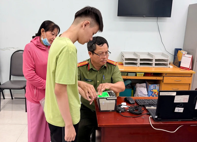 Công an TP Hồ Chí Minh tăng tốc cấp căn cước cho học sinh kịp kỳ thi