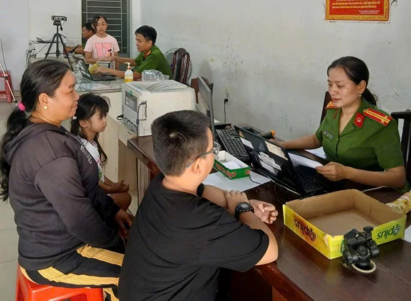 Công an TP Hồ Chí Minh tăng tốc cấp căn cước cho học sinh kịp kỳ thi