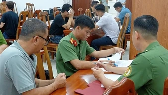 Công an TP Hồ Chí Minh tiếp nhận 33 công dân Việt Nam bị Hoa Kỳ trục xuất