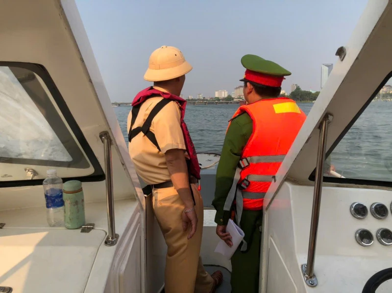 Công an TP Huế đảm bảo an toàn giao thông trên sông Hương và đầm phá Tam Giang