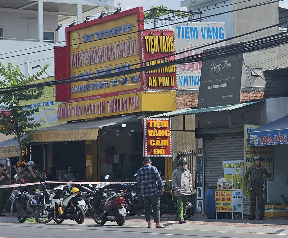 Công an TPHCM bắt 6 nghi phạm cướp tiệm vàng Công an TPHCM bắt 6 nghi phạm cướp tiệm vàng
