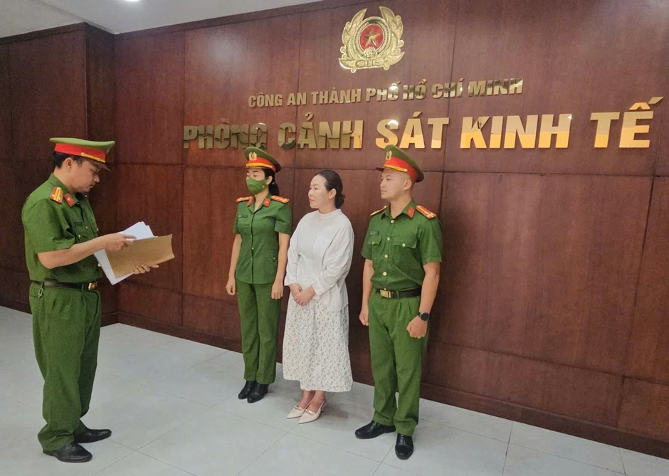 Công an TP.HCM bắt nữ Giám đốc Công ty Đảo Vàng Nguyễn Ngọc Tiền Công an TP.HCM bắt nữ Giám đốc Công ty Đảo Vàng Nguyễn Ngọc Tiền