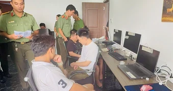 Công an TP.HCM bắt quả tang 85 người Trung Quốc thuê khách sạn để lừa đảo công nghệ cao