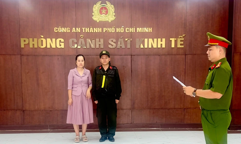 Công an TP.HCM khởi tố chủ Vải áo dài Đất Lành dùng AI đạo nhái thiết kế Công an TP.HCM khởi tố chủ Vải áo dài Đất Lành dùng AI đạo nhái thiết kế