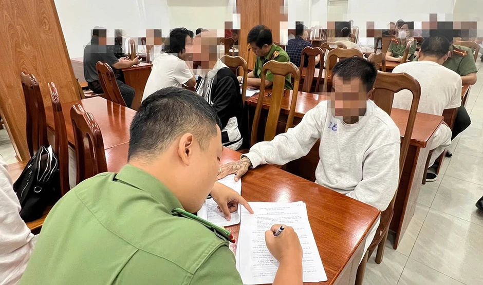 Công an TPHCM tiếp nhận 47 công dân bị Mỹ trục xuất Công an TPHCM tiếp nhận 47 công dân bị Mỹ trục xuất
