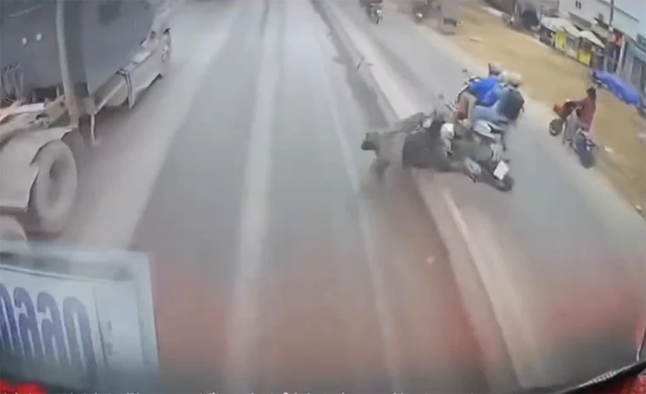 Công an TPHCM tìm 3 người đi trên một xe máy liên quan đến vụ TNGT chết người