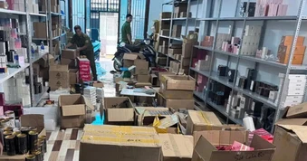 Công an TP.HCM truy tìm chủ cơ sở kho mỹ phẩm giả hơn 2,6 tỉ đồng