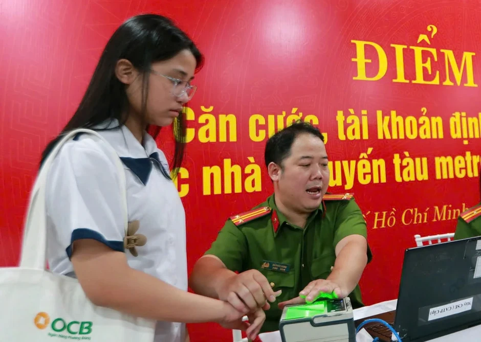 Công an TP.HCM ưu tiên cấp định danh điện tử cho học sinh cuối cấp Công an TP.HCM ưu tiên cấp định danh điện tử cho học sinh cuối cấp