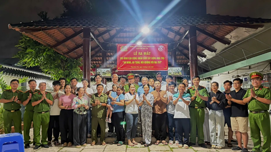 Công an TPHCM vào đợt cao điểm 45 ngày đêm tổng rà soát, trấn áp tội phạm Công an TPHCM vào đợt cao điểm 45 ngày đêm tổng rà soát, trấn áp tội phạm