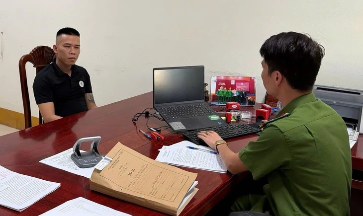 Công an triệu tập người tát tài xế ở trường mầm non, thách 'bố mày chửi thì làm sao' Công an triệu tập người tát tài xế ở trường mầm non, thách 'bố mày chửi thì làm sao'