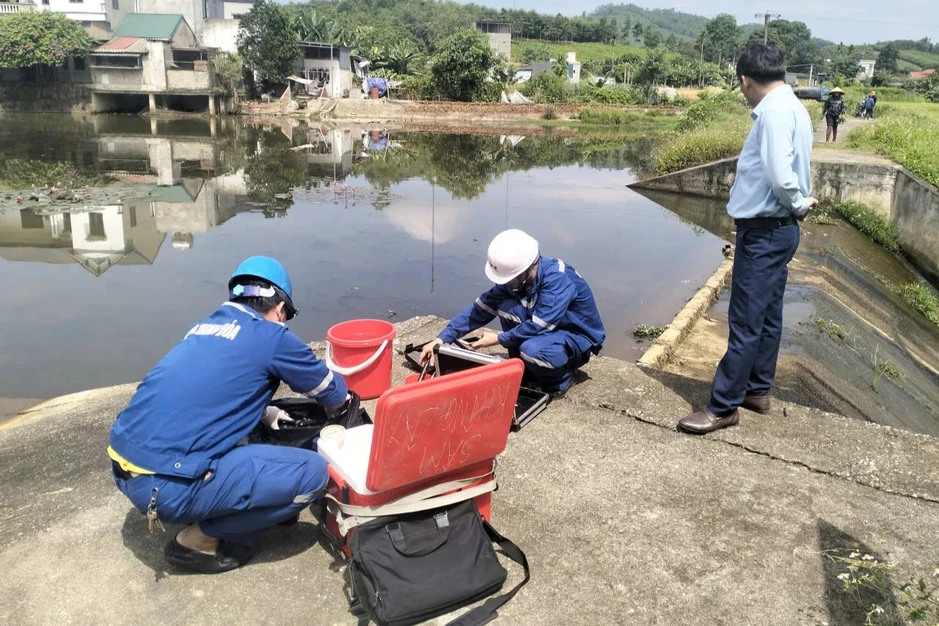 Công an vào cuộc làm rõ vụ cá tự nhiên chết nổi trắng khe ở Thanh Hóa Công an vào cuộc làm rõ vụ cá tự nhiên chết nổi trắng khe ở Thanh Hóa