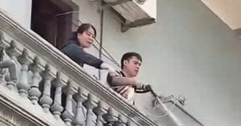 Công an vào cuộc người đàn ông Hà Nội xịt nước vào thợ đang làm việc trên cao