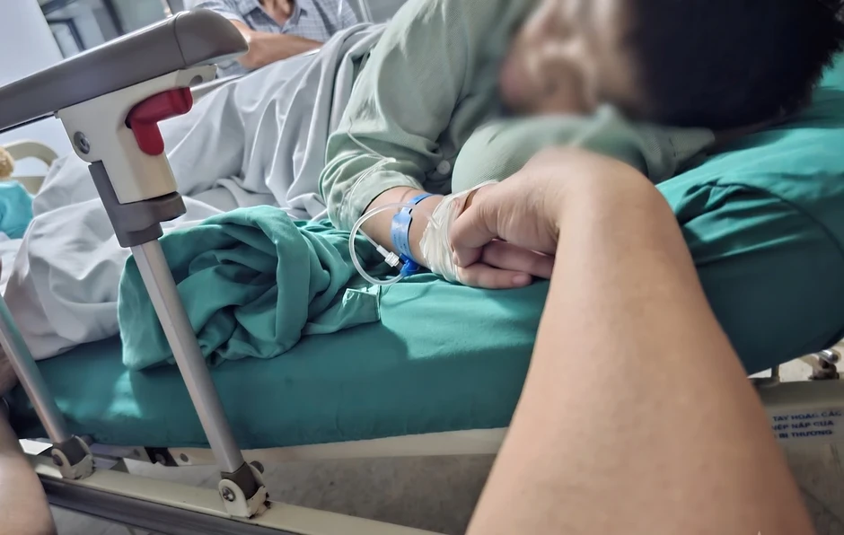 Công an vào cuộc vụ bé trai lớp 6 ở Hà Nội nghi bị bạn nhét bút vào hậu môn Công an vào cuộc vụ bé trai lớp 6 ở Hà Nội nghi bị bạn nhét bút vào hậu môn