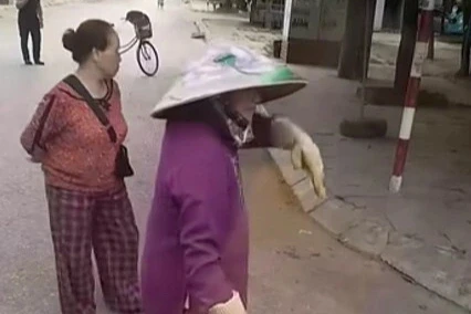 Công an vào cuộc vụ tài xế bị thu tiền khi dừng xe đón khách ở Sầm Sơn Công an vào cuộc vụ tài xế bị thu tiền khi dừng xe đón khách ở Sầm Sơn