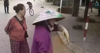 Công an vào cuộc vụ tài xế bị thu tiền khi dừng xe đón khách ở Sầm Sơn