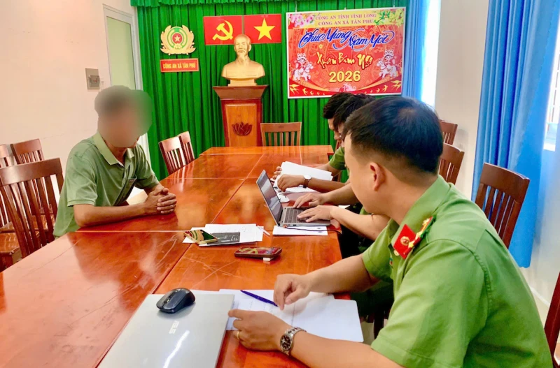Công an Vĩnh Long tăng cường đấu tranh với thông tin xấu, độc trên không gian mạng Công an Vĩnh Long tăng cường đấu tranh với thông tin xấu, độc trên không gian mạng
