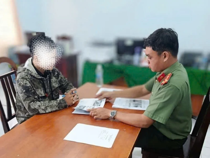 Công an Vĩnh Long tăng cường đấu tranh với thông tin xấu, độc trên không gian mạng Công an Vĩnh Long tăng cường đấu tranh với thông tin xấu, độc trên không gian mạng