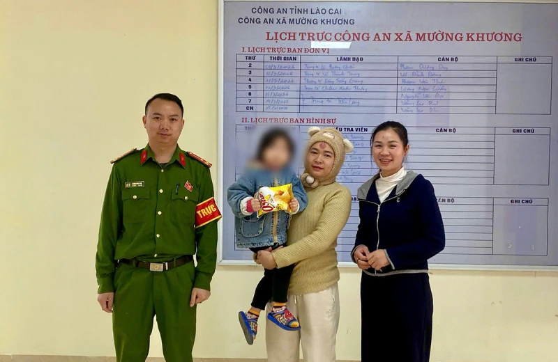 Công an xã kịp thời hỗ trợ bé gái 4 tuổi đi lạc tìm lại gia đình Công an xã kịp thời hỗ trợ bé gái 4 tuổi đi lạc tìm lại gia đình