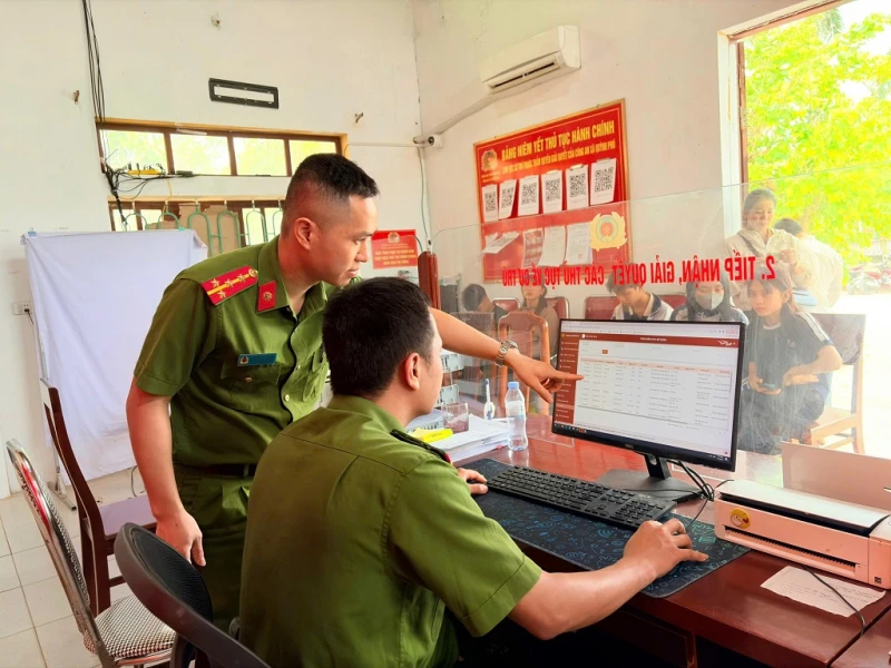 Công an xã tìm lại thân nhân cho liệt sĩ thông qua Đề án 06 Công an xã tìm lại thân nhân cho liệt sĩ thông qua Đề án 06