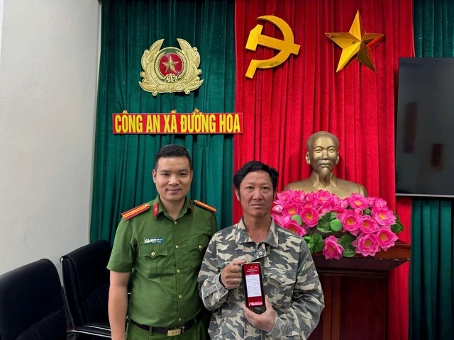 Công an xác minh các giao dịch chuyển khoản từ 37 triệu đến 46 triệu đồng của nhiều người dân Công an xác minh các giao dịch chuyển khoản từ 37 triệu đến 46 triệu đồng của nhiều người dân