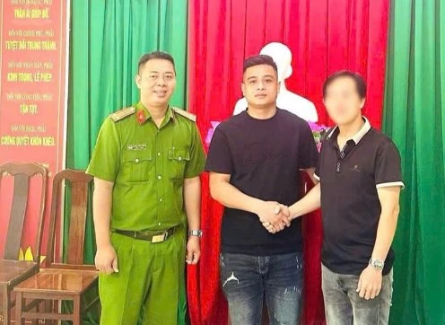 Công an xác minh các giao dịch chuyển khoản từ 5 triệu, 100 triệu, 1 tỷ đồng,... của nhiều người dân Công an xác minh các giao dịch chuyển khoản từ 5 triệu, 100 triệu, 1 tỷ đồng,... của nhiều người dân