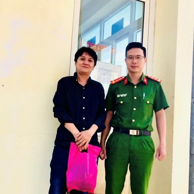 Công an xác minh các giao dịch chuyển khoản từ 5 triệu, 100 triệu, 1 tỷ đồng,... của nhiều người dân Công an xác minh các giao dịch chuyển khoản từ 5 triệu, 100 triệu, 1 tỷ đồng,... của nhiều người dân