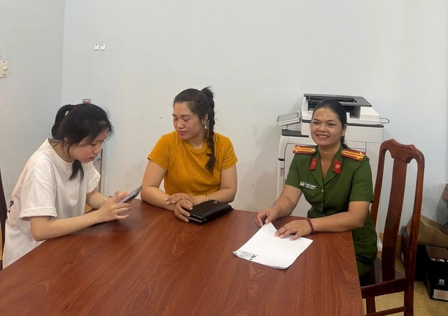 Công an xác minh các giao dịch chuyển khoản từ 7 triệu đến 86 triệu đồng của nhiều người dân Công an xác minh các giao dịch chuyển khoản từ 7 triệu đến 86 triệu đồng của nhiều người dân