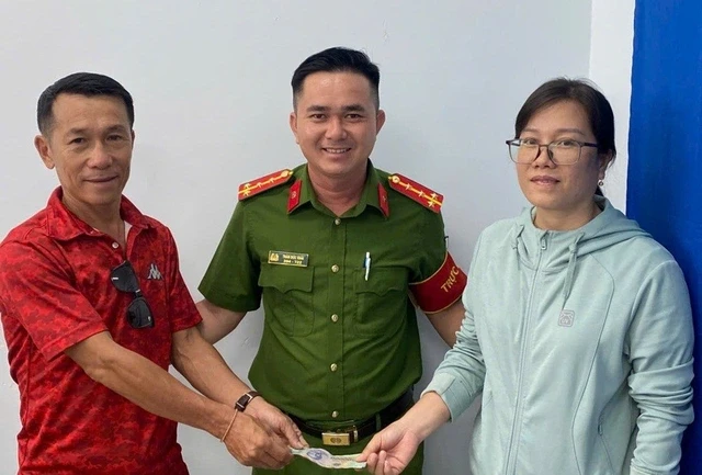 Công an xác minh các giao dịch chuyển khoản từ 7 triệu đến 86 triệu đồng của nhiều người dân Công an xác minh các giao dịch chuyển khoản từ 7 triệu đến 86 triệu đồng của nhiều người dân