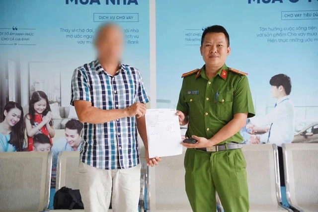 Công an xác minh giao dịch chuyển khoản gần 500 triệu đồng trong một tài khoản ngân hàng Công an xác minh giao dịch chuyển khoản gần 500 triệu đồng trong một tài khoản ngân hàng