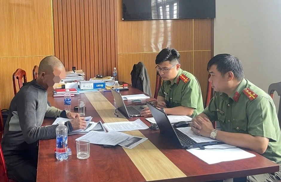 Công an xử lý 2 người đăng tải thông tin sai sự thật liên quan bầu cử Công an xử lý 2 người đăng tải thông tin sai sự thật liên quan bầu cử