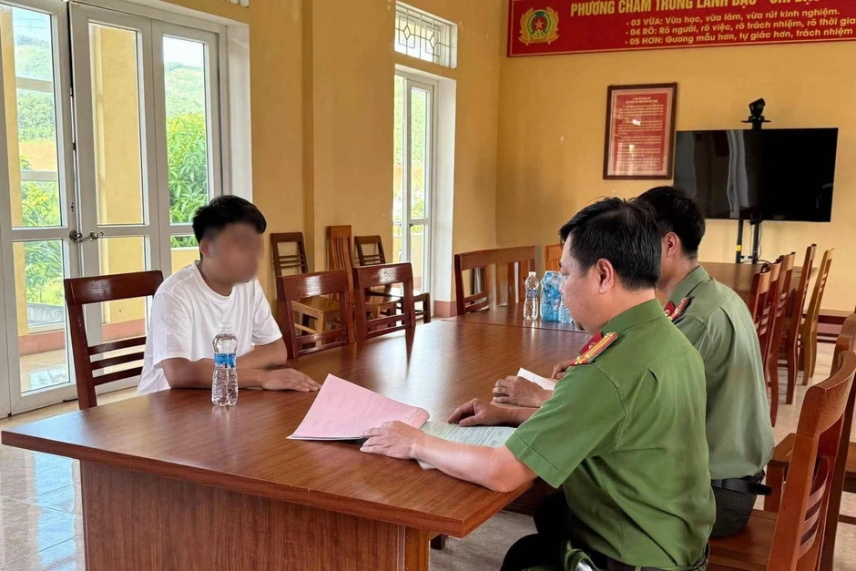 Công an xử phạt TikToker 'Cường Tày' Công an xử phạt TikToker 'Cường Tày'