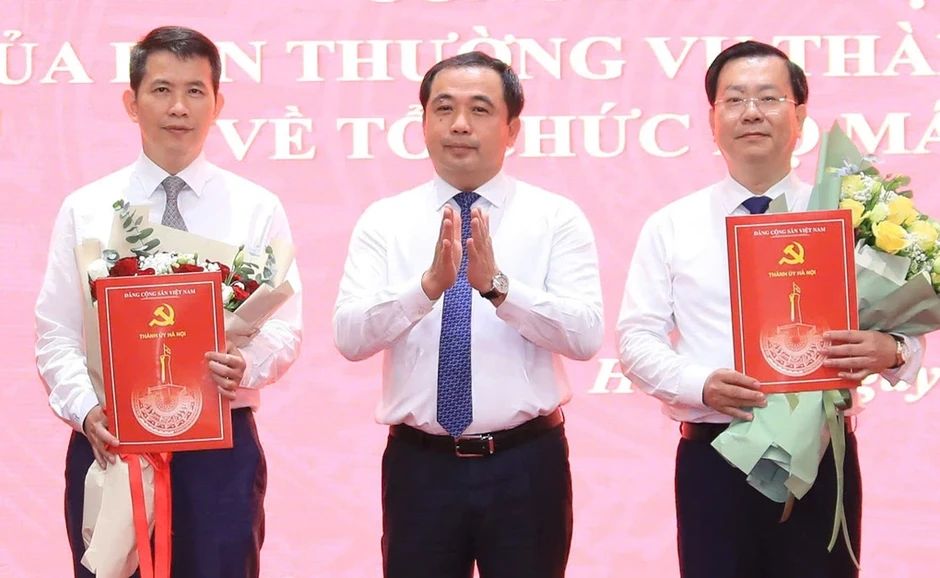 Công bố 47 quyết định về tổ chức, cán bộ Hà Nội Công bố 47 quyết định về tổ chức, cán bộ Hà Nội