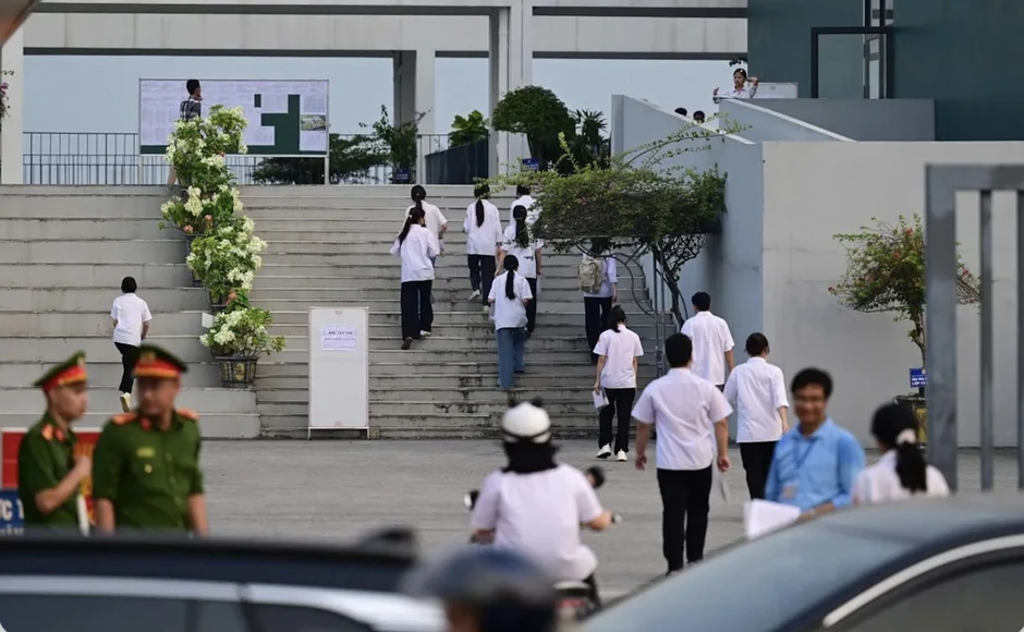 Công bố điểm thi lại tốt nghiệp THPT Chuyên Tuyên Quang: Không có điểm 10 môn Toán Công bố điểm thi lại tốt nghiệp THPT Chuyên Tuyên Quang: Không có điểm 10 môn Toán