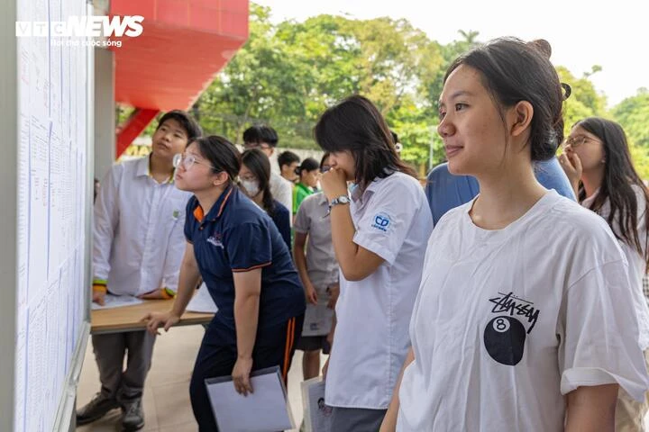 Công bố điểm thi lớp 10 Hà Nội năm 2026 vào 20h hôm nay 19 / 6 Công bố điểm thi lớp 10 Hà Nội năm 2026 vào 20h hôm nay 19 / 6