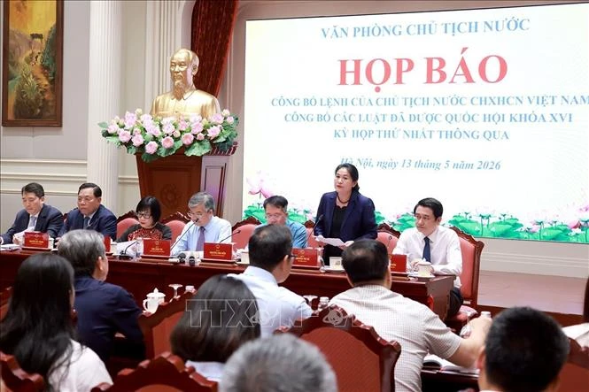 Công bố Lệnh của Chủ tịch nước về 9 luật được Quốc hội thông qua Công bố Lệnh của Chủ tịch nước về 9 luật được Quốc hội thông qua