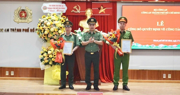 Công bố quyết định bổ nhiệm Thủ trưởng Cơ quan ANĐT và Thủ trưởng Cơ quan CSĐT Công an TPHCM