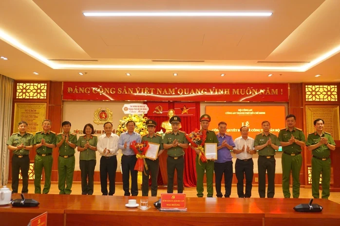 Công bố quyết định bổ nhiệm Thủ trưởng Cơ quan ANĐT và Thủ trưởng Cơ quan CSĐT Công an TPHCM