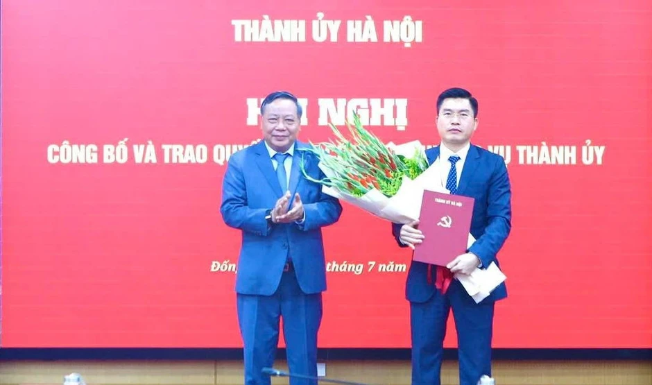 Công bố quyết định của Ban Thường vụ thành ủy Hà Nội về công tác cán bộ 2026 Công bố quyết định của Ban Thường vụ thành ủy Hà Nội về công tác cán bộ 2026