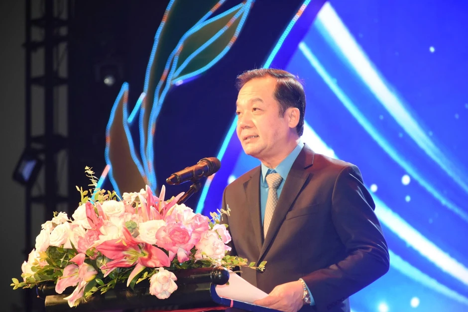 Công nghệ chỉ là công cụ, con người mới tạo ra giá trị Công nghệ chỉ là công cụ, con người mới tạo ra giá trị