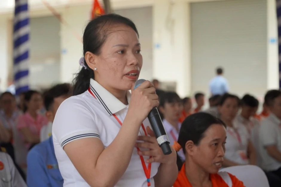 'Công nhân cần lương đủ sống, không chỉ việc làm' 'Công nhân cần lương đủ sống, không chỉ việc làm'