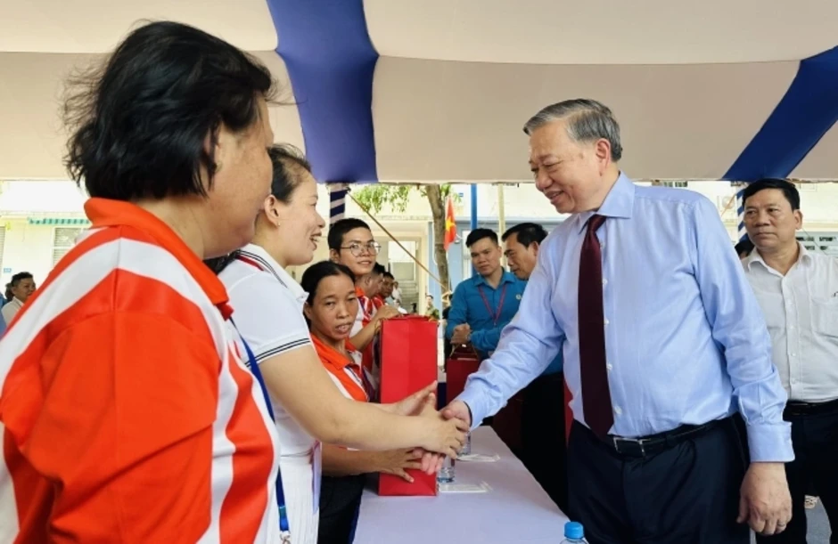 'Công nhân cần lương đủ sống, không chỉ việc làm' 'Công nhân cần lương đủ sống, không chỉ việc làm'