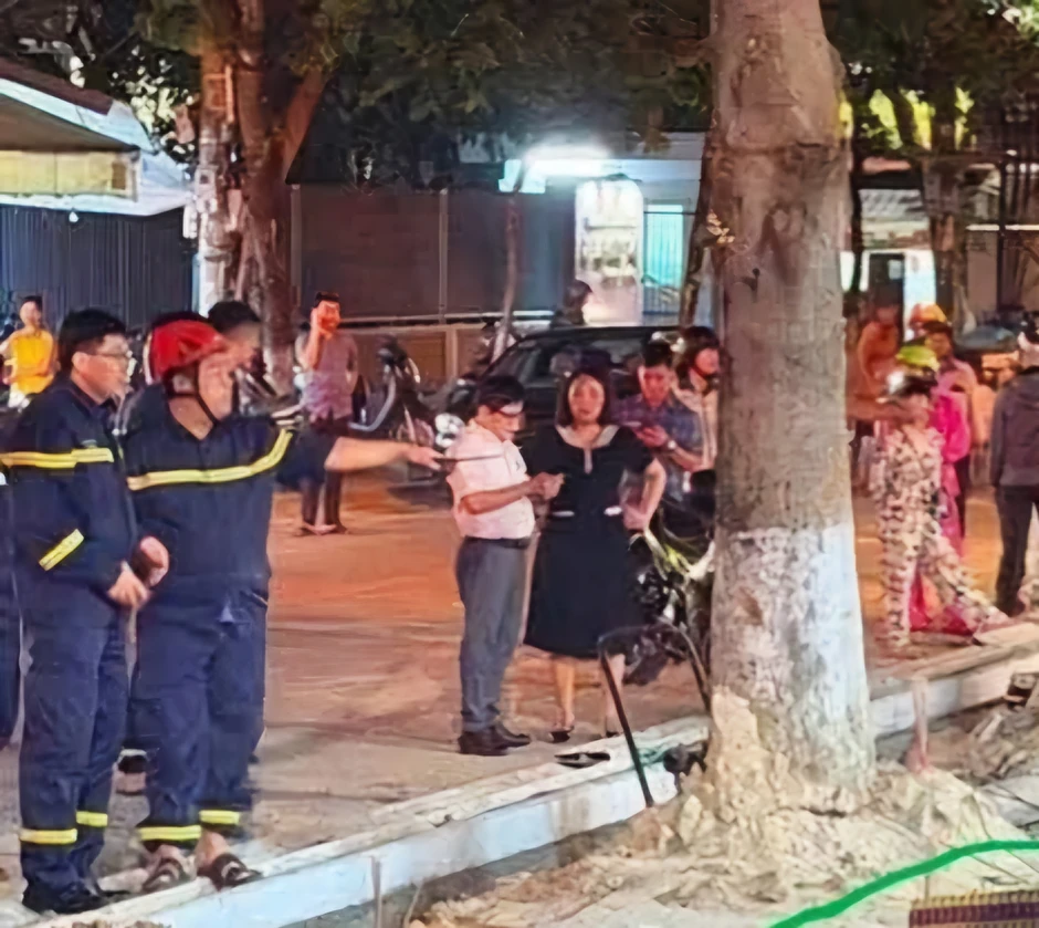 Công nhân tử vong do bức tường quán cà phê đổ sập ở Đà Nẵng Công nhân tử vong do bức tường quán cà phê đổ sập ở Đà Nẵng