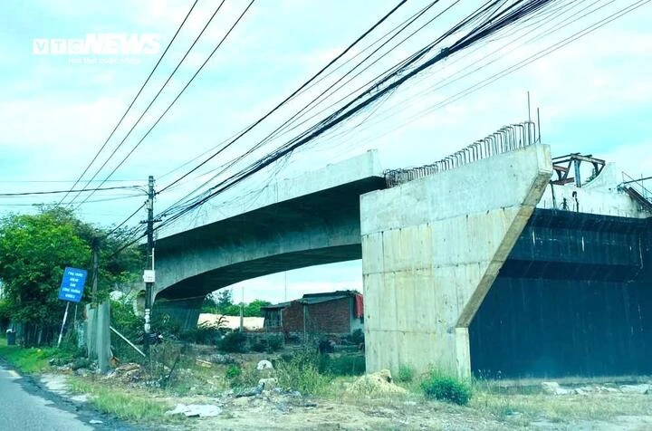 Công trường thi công cầu Nghĩa Tự ở Đà Nẵng vắng bóng công nhân suốt 2 năm Công trường thi công cầu Nghĩa Tự ở Đà Nẵng vắng bóng công nhân suốt 2 năm