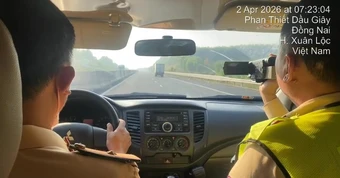 CSGT dùng ô tô 'hóa trang' quay video lỗi vi phạm trên cao tốc để phạt nguội