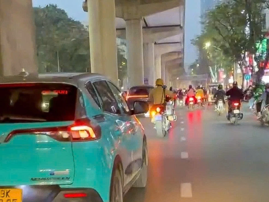 CSGT Hà Nội dẫn đường, hỗ trợ đưa cháu nhỏ đến bệnh viện cấp cứu CSGT Hà Nội dẫn đường, hỗ trợ đưa cháu nhỏ đến bệnh viện cấp cứu