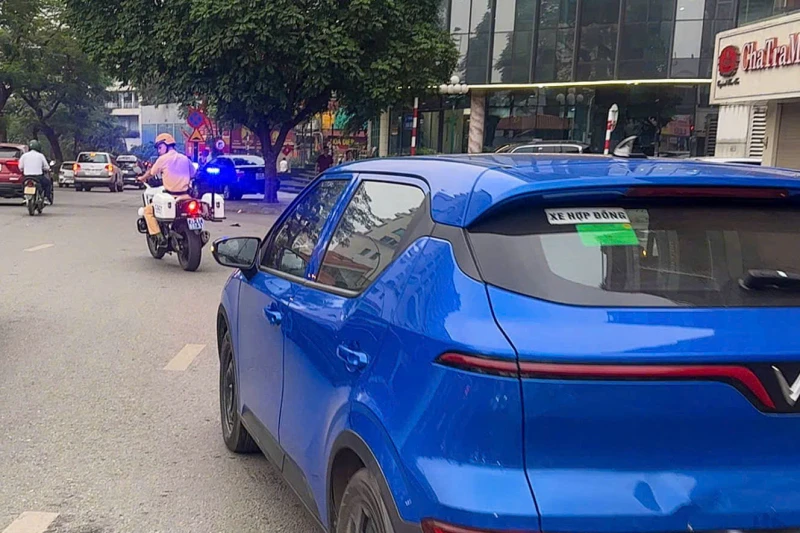 CSGT Hà Nội mở đường, hỗ trợ xe đưa sản phụ đến bệnh viện CSGT Hà Nội mở đường, hỗ trợ xe đưa sản phụ đến bệnh viện