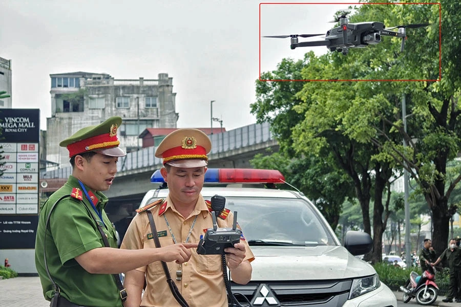 CSGT Hà Nội sử dụng thiết bị đặc biệt để xử lý 1 lỗi vi phạm giao thông phổ biến, các tài xế chú ý CSGT Hà Nội sử dụng thiết bị đặc biệt để xử lý 1 lỗi vi phạm giao thông phổ biến, các tài xế chú ý